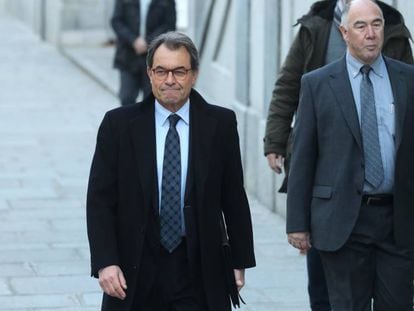 Artur Mas entra en el Tribunal Supremo. En vídeo, declaraciones de Mas a la salida del Supremo.