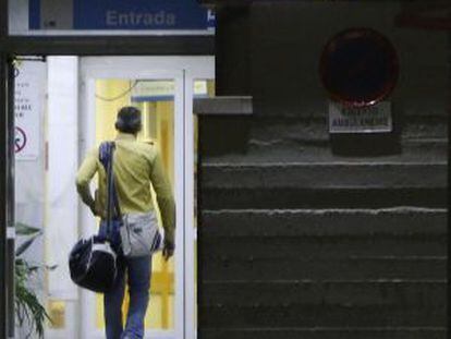 El doctor Juan Manuel Parra, en el moment del seu ingrés voluntari al Carlos III.