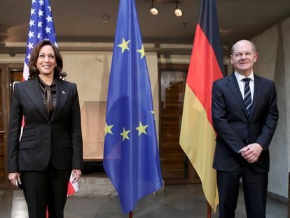 La vicepresidenta de EE UU, Kamala Harris, y el canciller alemán, Olaf Scholz, este sábado en Múnich, donde ambos participaron en la Conferencia de Seguridad.