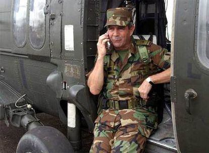Fotografía de archivo sin fechar del jefe del Ejército colombiano, el general Mario Montoya.