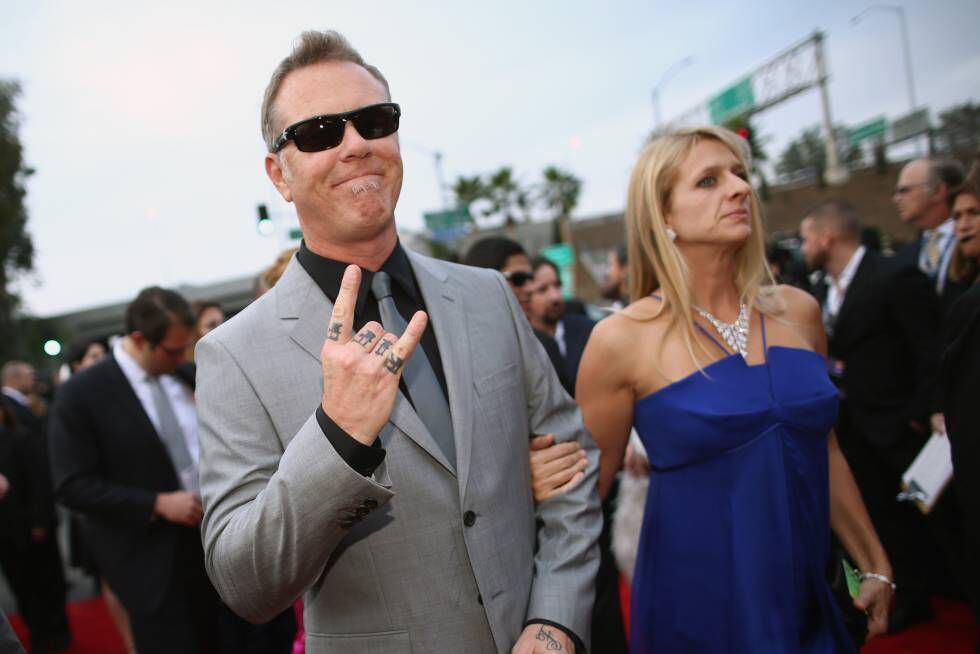 James Hetfield y su mujer Francesca Tomasi llegando a los Premios Grammy de 2014 celebrados en Los Ángeles. Llevan juntos desde 1997 y tienen tres hijos.