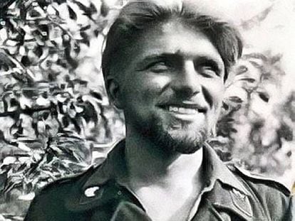 El as de los tanquistas alemanes Kurt Knispel con sus característicos pelo largo y barba.