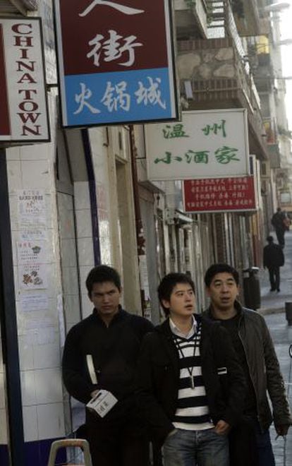 Comercios de inmigrantes chinos en el barrio de Usera (Madrid).