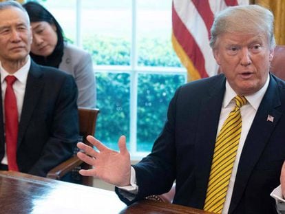 Donald Trump, durante su encuentro con el viceprimer ministro chino Liu He en el Despacho Oval de la Casa Blanca. 