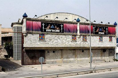 Fachada del club de alterne <i>Topacio</i>, en la localidad murciana de Molina de Segura.