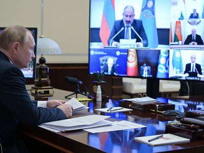 Putin, durante la videoconferencia con los otros líderes de la Organización del Tratado de Seguridad Colectiva, este lunes en Moscú.