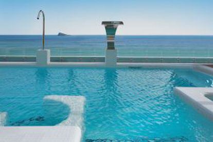 Piscina en el 'spa' del hotel Villa del Mar, en Benidorm.