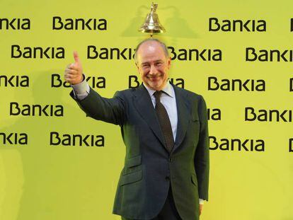 Rodrigo Rato tocando la campana de la salida a Bolsa de Bankia en julio de 2011.