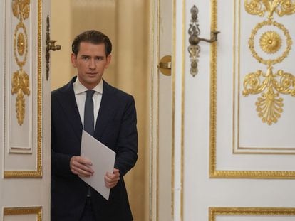 Sebastian Kurz, este sábado en la sede de la Cancillería en Viena antes de anunciar su dimisión.