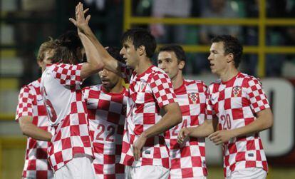 Los jugadores croatas celebran un gol ante Estonia.
