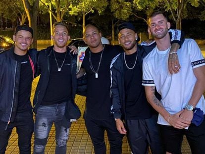 Neymar, el jueves por la noche en Barcelona, con Arthur y Baptistao.