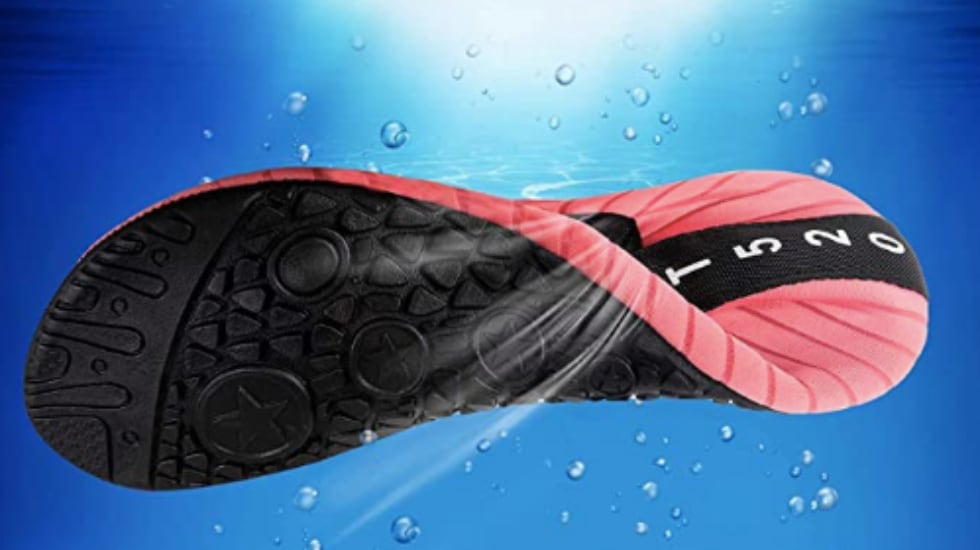 Estos zapatos acuáticos, flexibles y transpirables, facilitarán tus
