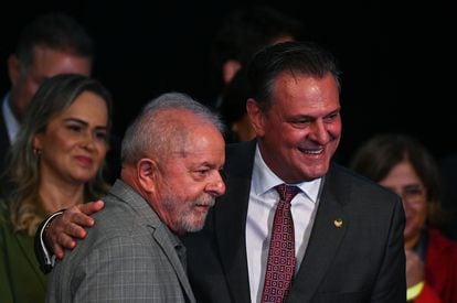 Luiz Inacio Lula da Silva y Carlos Favaro, en Brasilia, el 29 de diciembre de 2022.