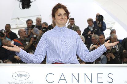 La directora Alice Rohrwacher frente a los fotógrafos en Cannes, el 14 de mayo de 2018.