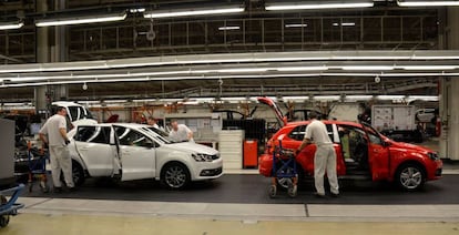 Sala de montaje de la factor&iacute;a de Volskwagen (Navarra). 