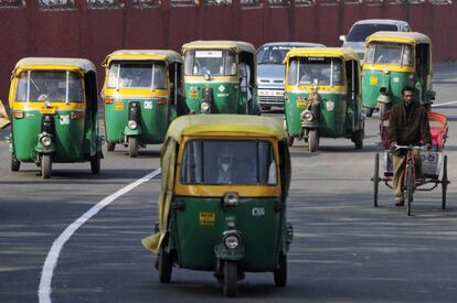 Ola gestiona también viajes de 'autorickshaw', uno de los vehículos más utilizados como transporte público en India. En la imagen, Delhi.