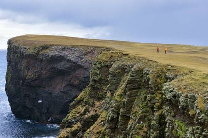 Acantilados de Eshaness, en el noroeste de la isla de Mainland, en el archipiélago escocés de las Shetland.