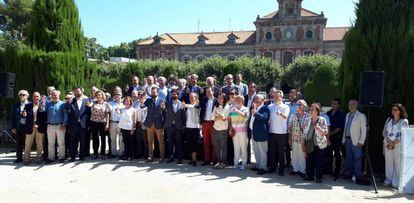 Gerard Figueras, en el centro, junto al resto de representantes del sector deportivo de Cataluña.