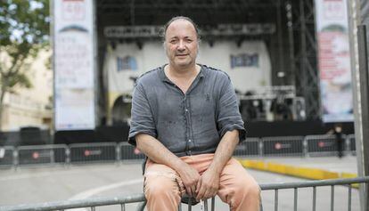 Ramon Sim&oacute;, ayer ante el escenario en el que actuar&aacute; la Plateria en la fiesta de obertura del Grec.