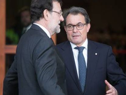 Rajoy parla amb Mas, en una imatge del 2015.