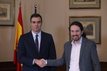 Pedro Sánchez y Pablo Iglesias, en la firma del acuerdo entre PSOE y Unidas Podemos.
