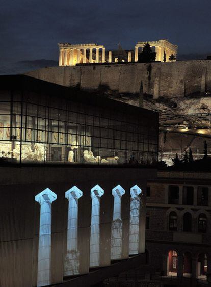 Vista del nuevo Museo de la Acrópolis de Atenas, obra del arquitecto Bernard Tschumi.
