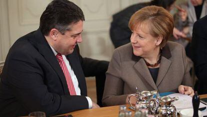Angela Merkel y Sigmar Gabriel este jueves en Meseberg. 