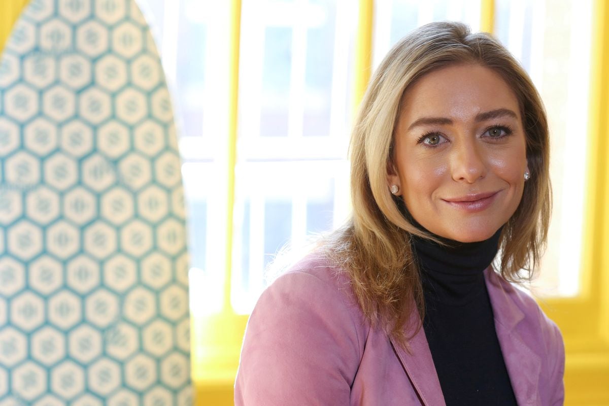 Bumble: Whitney Wolfe, la empresaria que empoder a las mujeres con su  'app' de citas | Gente | EL PAS