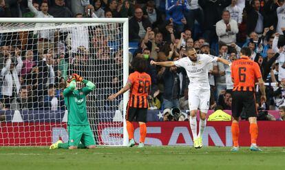 Benzema celebra el primer gol