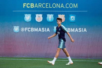Riqui Puig, durant un entrenament amb el Barça.