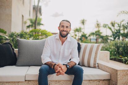 Con 15 años de trayectoria en hoteles de lujo, es el nuevo director de Six Senses Ibiza. Ha trabajado en The Pierre, a Taj Hotel, Fontainebleau Miami Beach, y en Four Seasons en Hawaii y Texas.