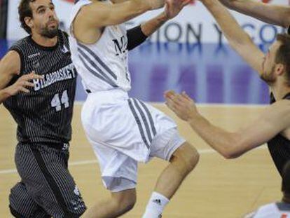 Sergio Rodríguez trata de anotar ante el Bilbao.