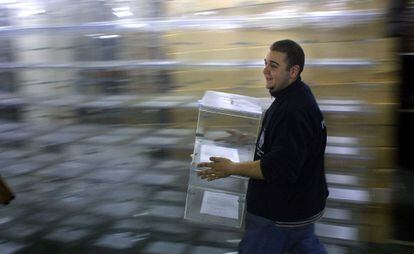 Preparativos para las elecciones municipales de mayo en Sevilla.