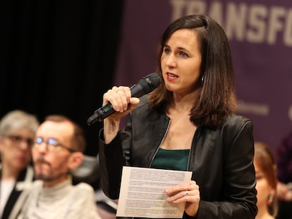 La secretaria general de Podemos y ministra de Derechos Sociales y Agenda 2030, Ione Belarra, participa en un acto en el Centro Cívico Río Ebro, el 21 de enero en Zaragoza.