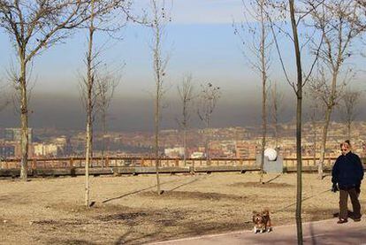 Vista de la campana de polución sobre Madrid desde el mirador de Entrevías.