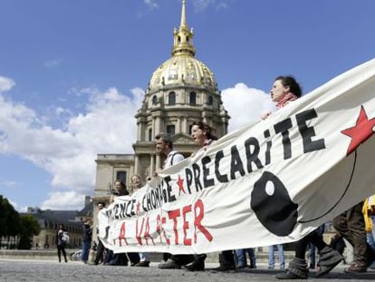 Una manifestación de artistas y técnicos en el centro de París.