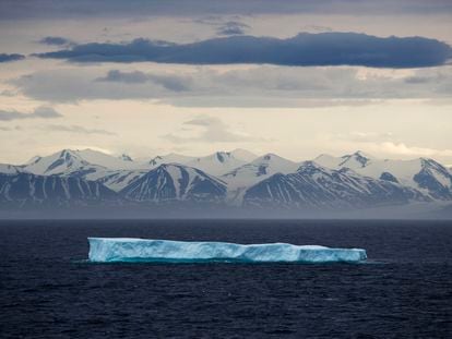 Un iceberg frente a la isla de Bylot, en el Ártico canadiense.