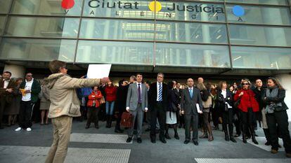 Jueces protestan a las puertas de la Ciudad de la Justicia de Valencia, durante la huelga de 2009.