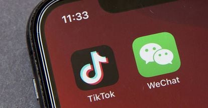 Las aplicaciones TikTok y WeChat en un móvil. 