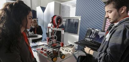 Uno de los estands diseñados para que los jóvenes puedan acercarse a diferentes sectores profesionales.