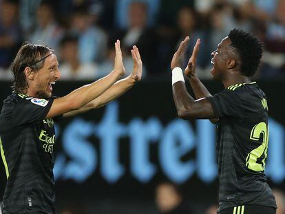 Vinicius y Modric celebran el gol del brasileño ante el Celta en la segunda jornada de Liga.
