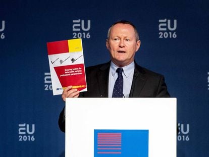 El director de la Agencia de Derechos Fundamentales de la UE (FRA), Michael O'Flaherty, en la presentación del Compendio Europeo de Delito de Odio en Amsterdam (Holanda) el pasado 28 de abril.