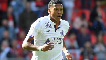 Todibo, en un partido con el Toulouse.