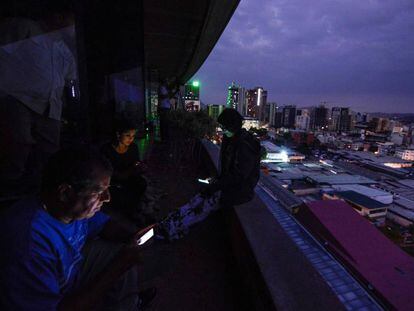 Una panorámica en Caracas durante el apagón.