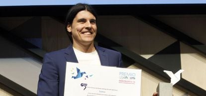 Pedro Javier Sáez, consejero delegado de Neosentec, recibe el Premio G5 Innova al Emprendimiento Social por su aplicación Lazzus.