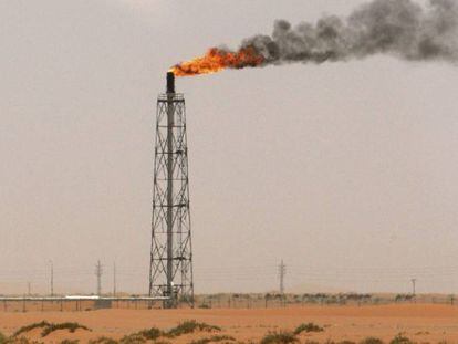 Llama de gas cerca del campo petrol&iacute;fero de Khurais, a 160 kil&oacute;metros de Riad (Arabia Saud&iacute;).