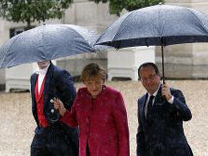  Angela Merkel y Fran&ccedil;ois Hollande ayer en Par&iacute;s. 