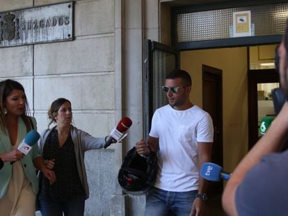 Ángel Boza, en los juzgados de Sevilla en junio de 2019, al ir a firmar antes de su detención.