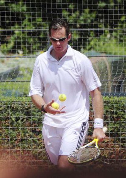 Iñaki Urdangarín, jugando al tenis en Barcelona en julio de 2007.