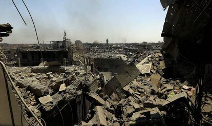 Imagen de los edificios destruidos por los enfrentamientos en Mosul, Irak, este lunes.